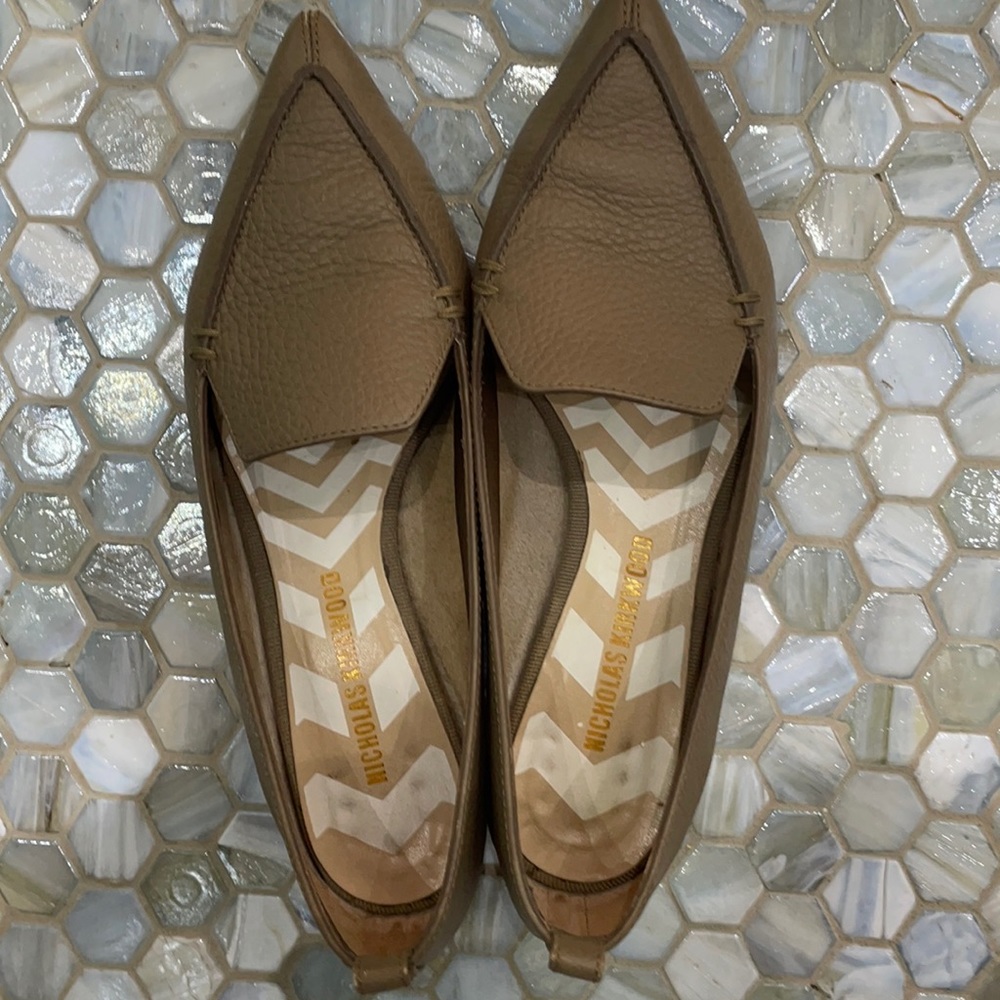 Nicholas kirkwood size 35.5  Beautiful leather with gold heel detail